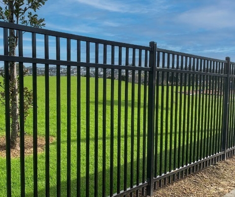 Panel decorativo exterior Sistema de vallas de aluminio pulido para piscinas de jardín Paneles con barras