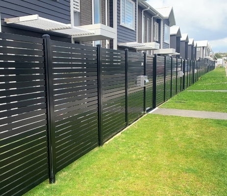 Panel decorativo exterior Sistema de vallas de aluminio pulido para piscinas de jardín Paneles con barras