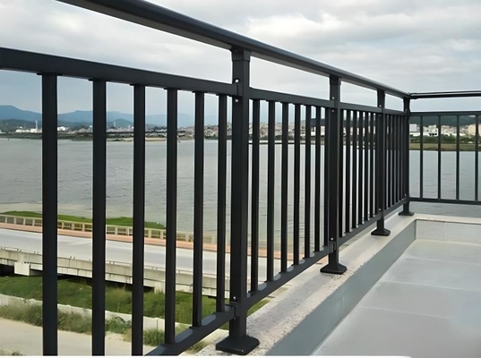 Paneles de cercas de barandillas horizontales impermeables para jardines exteriores Cercas de privacidad de aluminio