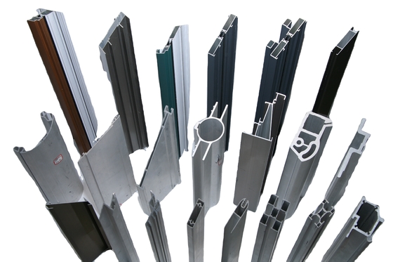 Perfiles de aluminio 6063 T5 T6 personalizados para puertas y ventanas espesor 0,8 mm-2,0 mm