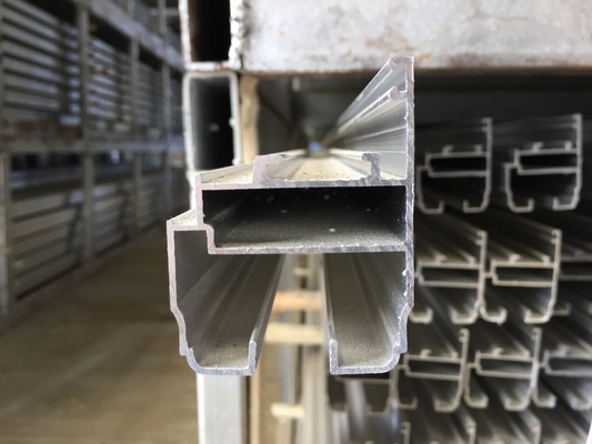 Perfil de aluminio recubierto en polvo para soluciones personalizadas de ventanas y puertas aleación 6082
