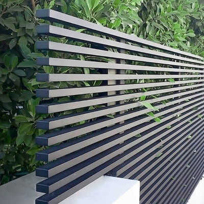 Recinto de aluminio vertical para patio exterior con recubrimiento de polvo negro sólido