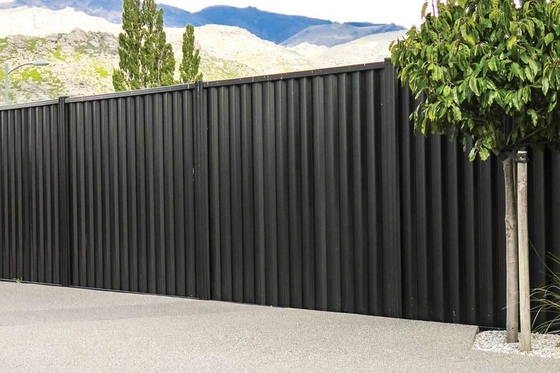Recinto de aluminio vertical para patio exterior con recubrimiento de polvo negro sólido