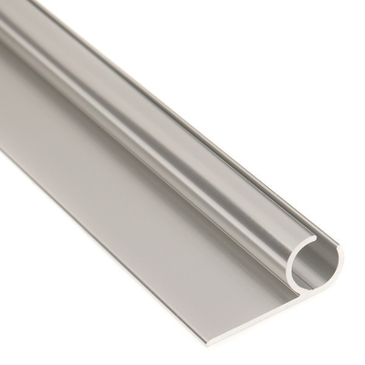 Perforación de perforación de precisión de corte de extrusión de aluminio para el riel de toldo en plata