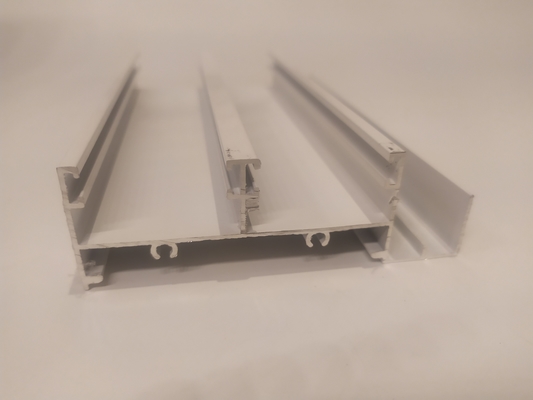 Perfiles de aluminio de extrusión de longitud personalizada con mecanizado en blanco y negro