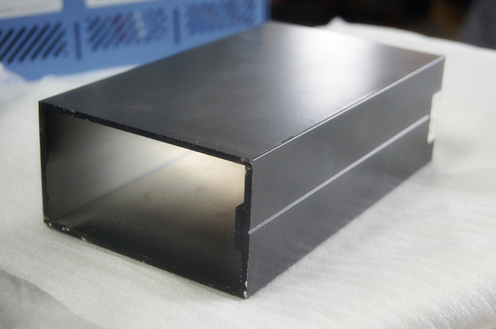 Color de madera tubo cuadrado de aluminio con servicio de soldadura 1,5x0,75mm espesor personalizado
