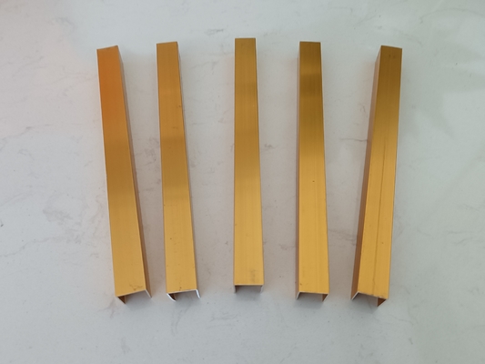 Polvo de pincel Polvo de oro Anodizante Grano de madera PVDF Edificio Construcción Puertas de ventanas