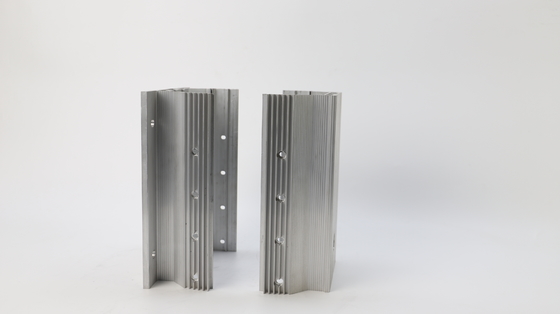 Profiles de extrusión de aluminio anodizado de plata para carcasas de motores en tamaño personalizado