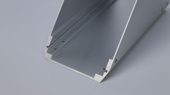 Perfiles de extrusión de aluminio anodizado de plata de la serie 6000 con tamaño personalizado