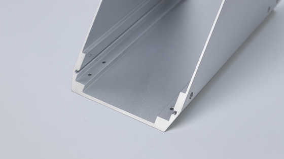 Perfiles de extrusión de aluminio anodizado de plata de la serie 6000 con tamaño personalizado