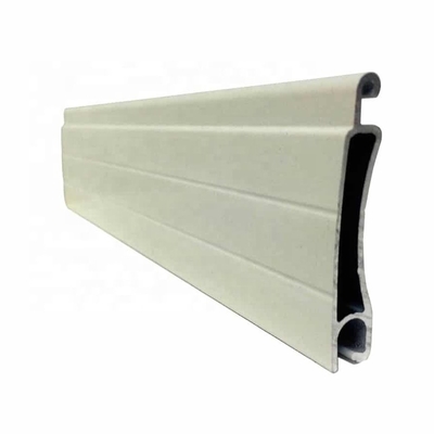 Pergola de aluminio motorizado de perfil exterior con diseño impermeable