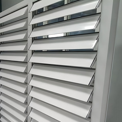 Mejore su valla de jardín con perfiles de aluminio semi-ocultos de la serie 6000