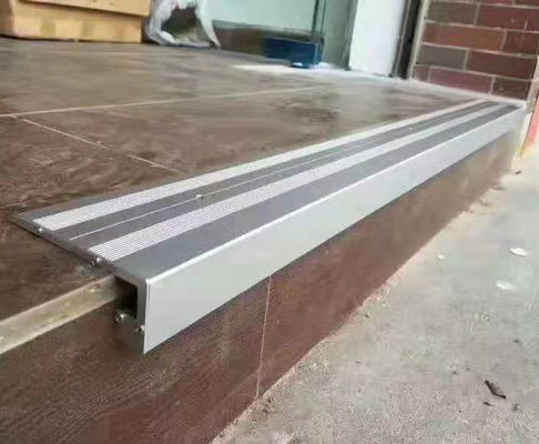 Escaleras sensor de iluminación luz LED con perfiles de extrusión de aluminio y es material de aleación