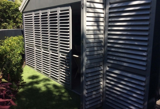 Profile de extrusión de pelmas ciegas de rodillos de aluminio con perforación perforada desde arriba
