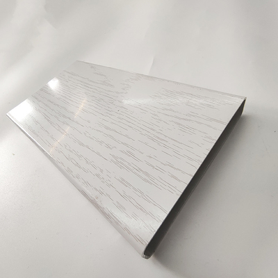 5.8-6.0M longitud perfiles de extrusión de aluminio de grano de madera 3D para ventanas puertas piso de pérgola