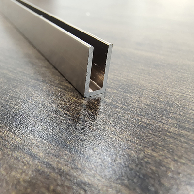 0.30mm espesor perfil de aluminio anodizado personalizado para barandillas de vidrio en forma de U
