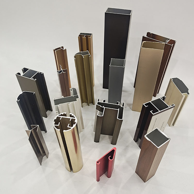 Extrusión de aluminio por transferencia de grano de madera para perfiles de ventanas en América Central y del Sur