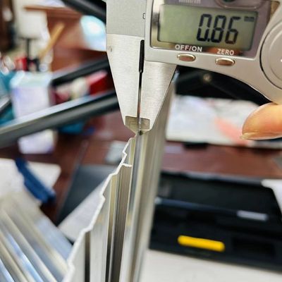 Profil de extrusión de aluminio de ángulo para el marco de pantalla de puerta corredera de corte térmico delgado