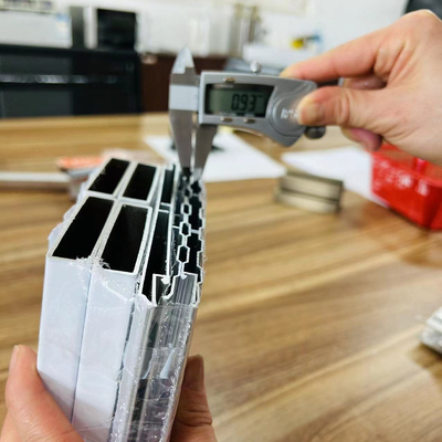 Profil de extrusión de aluminio de ángulo para el marco de pantalla de puerta corredera de corte térmico delgado