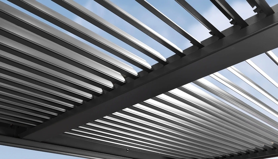 Temperatura T3-T8 Pergola de aluminio con fachada con techo ajustable por Shengxin Aluminio