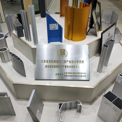 6063 6061 Profiles cuadrados industriales extruidos de aleación de aluminio con corte de precisión