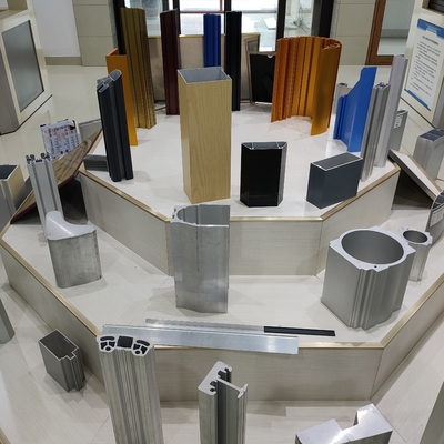 Estampado de columnas de aluminio de diseño moderno para construcción de edificios arquitectónicos