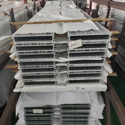Estampado de columnas de aluminio de diseño moderno para construcción de edificios arquitectónicos