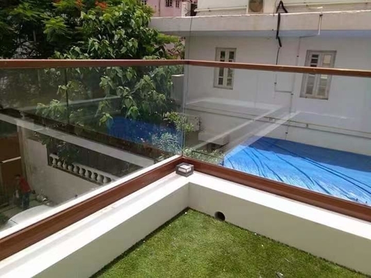 Parrilla de vidrio de aluminio de canal U personalizable para diseño sin marco