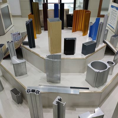 Profiles de extrusión de aleación de aluminio 6063/6061 personalizados para puertas y ventanas