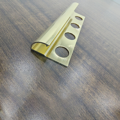 Nosa de escalera de aluminio para decoración de suelos 5.8-6.0M longitud Proceso profundo Perforación de precisión