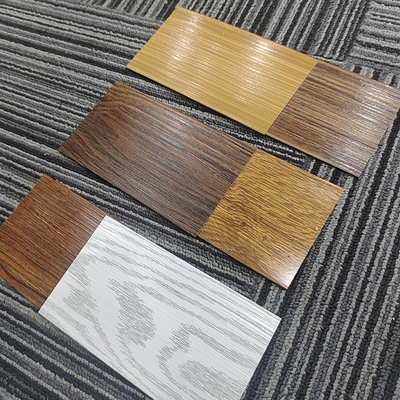 Puertas y ventanas personalizadas marco de aluminio perfil para cercas de grano de madera cumplen con el estándar GB