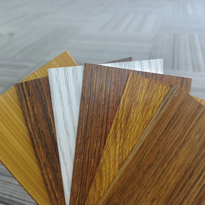 Perfil de aluminio de grano de madera para ventanas y puertas de construcción personalizadas