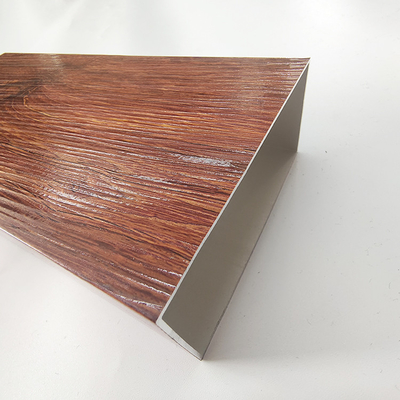 Corte personalizado para perfiles de aluminio de madera 3D en soluciones de puertas de ventanas y fachadas