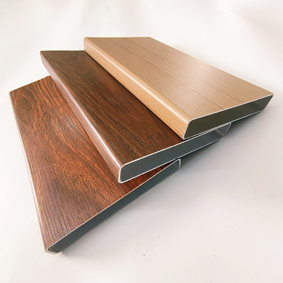Corte personalizado para perfiles de aluminio de madera 3D en soluciones de puertas de ventanas y fachadas