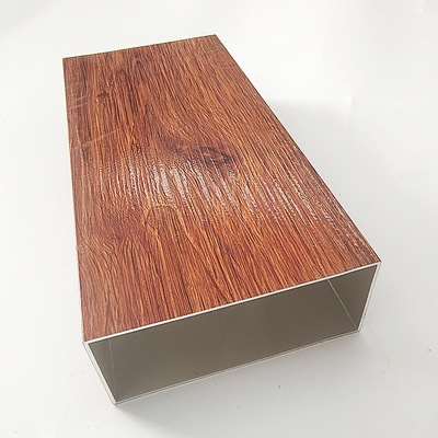 Corte personalizado para perfiles de aluminio de madera 3D en soluciones de puertas de ventanas y fachadas