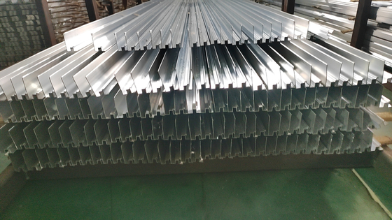 Profiles de pista de aluminio de extrusión en forma de U de canal C de pulido personalizado para la sala de ducha