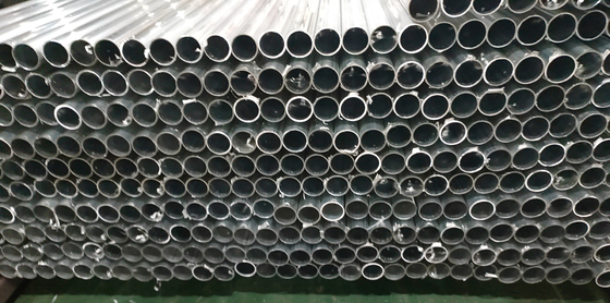 Profiles de pista de aluminio de extrusión en forma de U de canal C de pulido personalizado para la sala de ducha