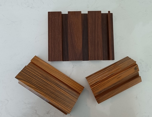 Profiles de techo de aluminio para exterior para decoración de grano de madera recubierto en polvo