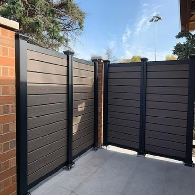 Perfiles de cercas de extrusión de aluminio con recubrimiento en polvo 6063-T5 personalizados para necesidades de corte