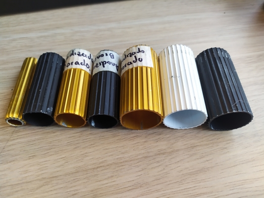 Perfil de tubo de aluminio anodizante de oro de espesor de 0,30 mm personalizado para longitud de 5,8-6,0M