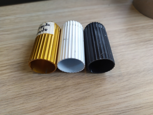 Perfil de tubo de aluminio anodizante de oro de espesor de 0,30 mm personalizado para longitud de 5,8-6,0M