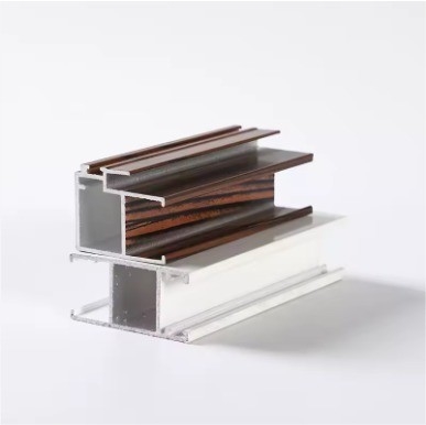 Servicio de procesamiento de soldadura de perfiles cuadrados de aluminio para puertas y ventanas en Camerún