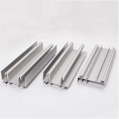 Servicio de procesamiento de soldadura de perfiles cuadrados de aluminio para puertas y ventanas en Camerún
