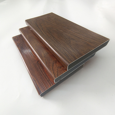 Los perfiles de extrusión de partición de aluminio para puertas y ventanas con grano de madera impreso son de aleación