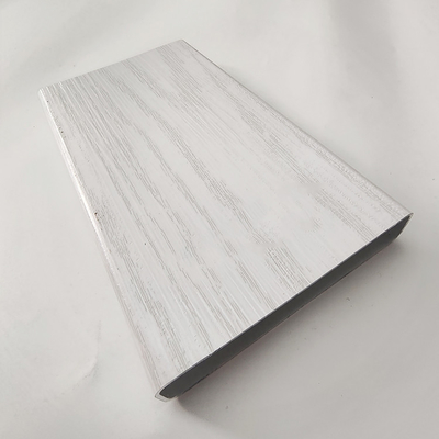 0.3 mm por encima del espesor Perfil de extrusión de aluminio de grano de madera para ventanas y puertas