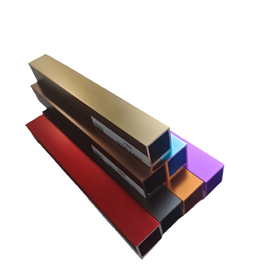 Perfil de extrusión de aluminio con superficie anodizada de colores para la línea decorativa Dorado