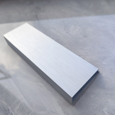 Perfiles de extrusión de aluminio para ventanas y puertas correderas de oxidación blanca de plata a medida