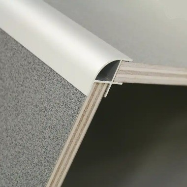 Servicio de soldadura Perfil de aluminio en forma de L en forma de abanico para la extrusión de ángulos de esquina de oficina