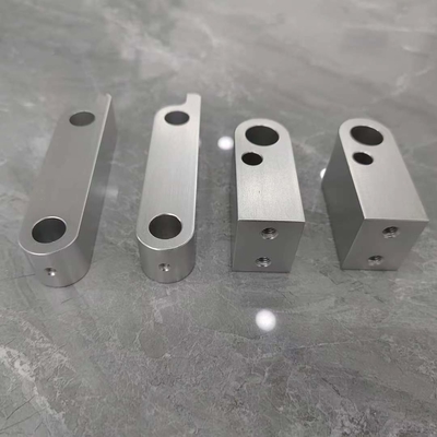 Colores personalizados Revestimiento de aluminio de extrusión personalizado para el perfil de procesamiento profundo