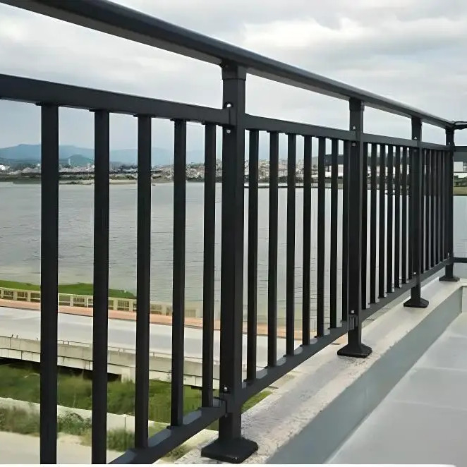 Valla de privacidad para jardines al aire libre con paneles horizontales y diseño de listones de aluminio de grado 6063